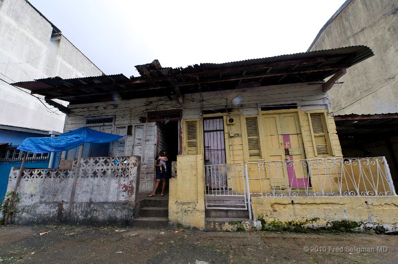 20101202_125931 D3S.jpg - Mother and child outside home, Casco Viejo, Panama